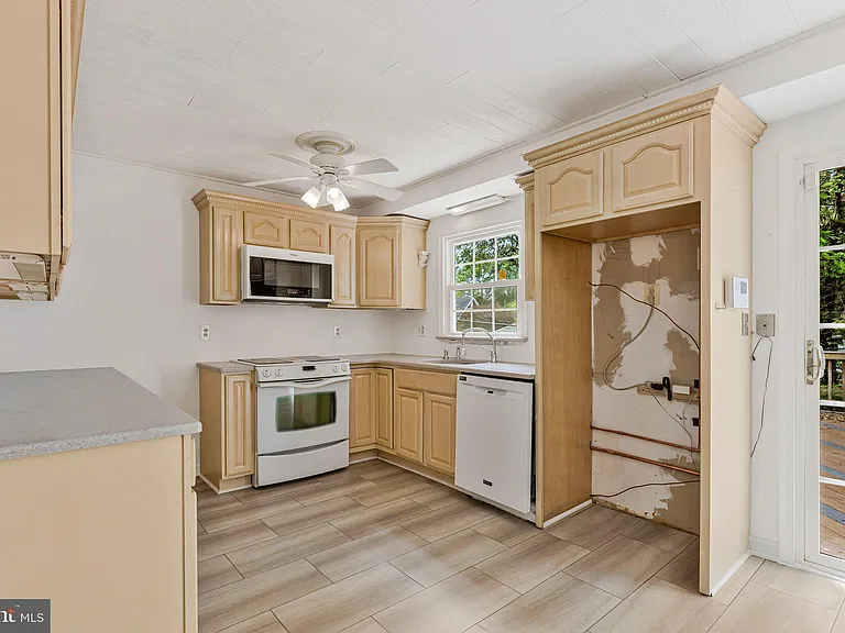 12805 Melvue Ct — Photo 8