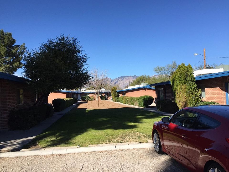 3815 E Lee Courtyard