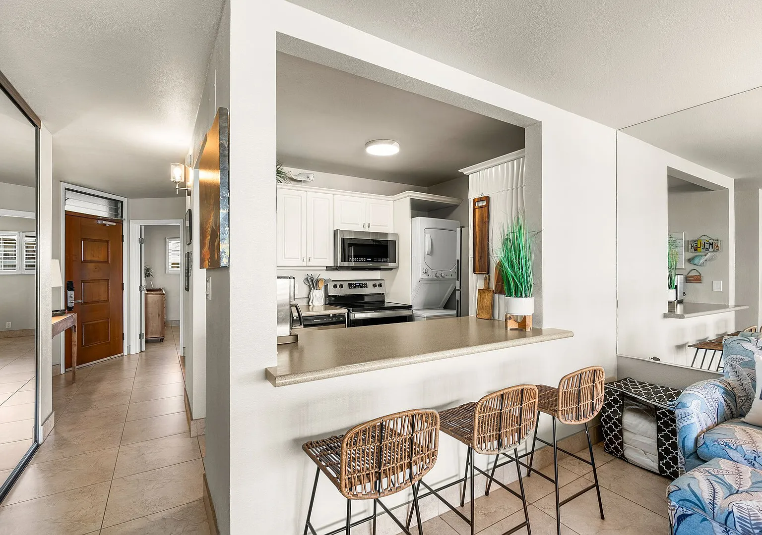 Panoramic Ocean Views, 150 Feet from Kamaole I Beach, Rooftop Deck, AC — Photo 3