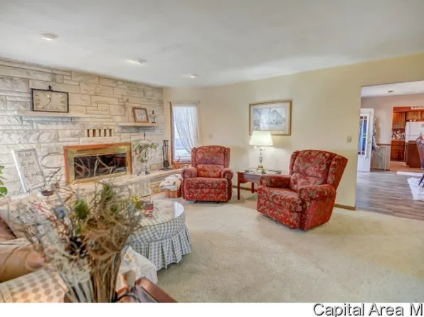 1985 E 2000 North Rd, Stonington, IL 62567