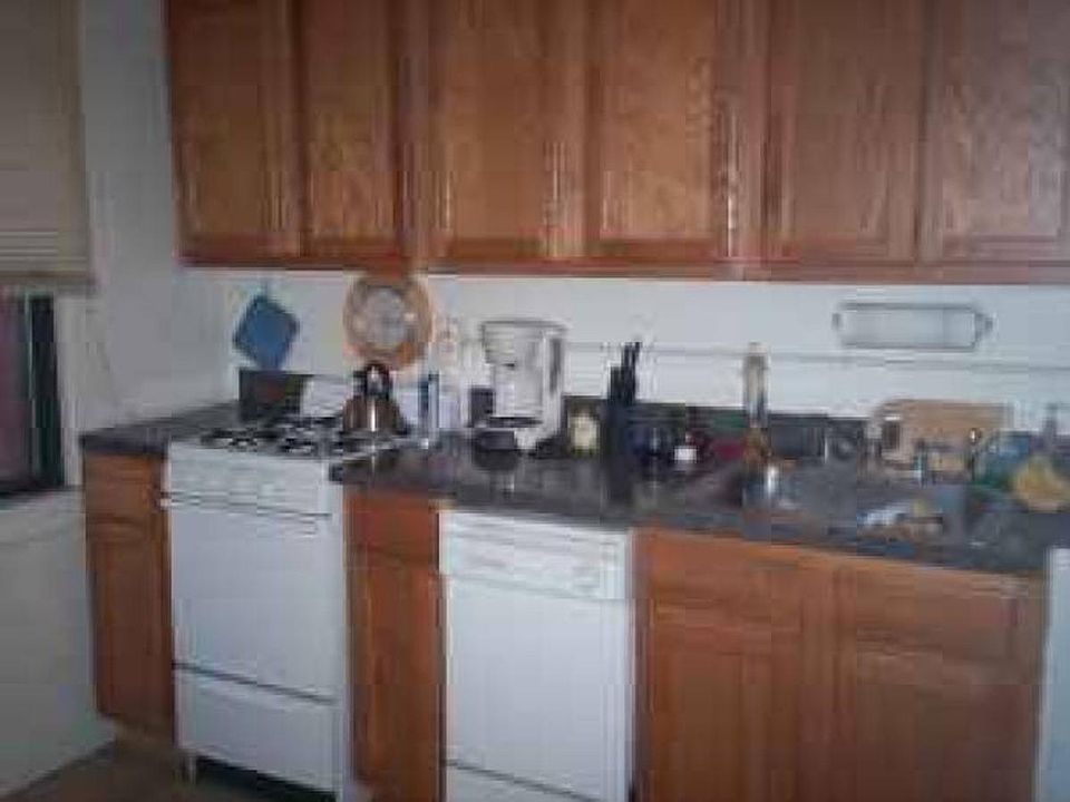 2nd image of 817 W Bradley Pl #2N