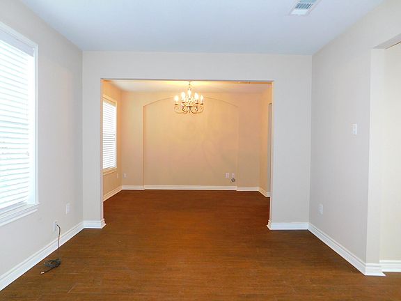 4th image of 8908 Eastwood Ave