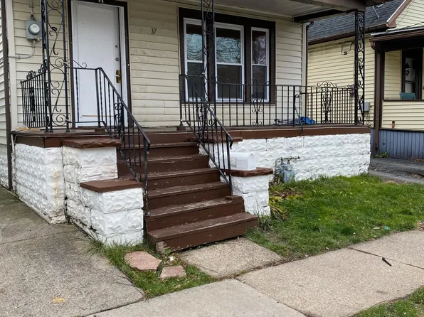 37 Clay St, Buffalo, NY 14207