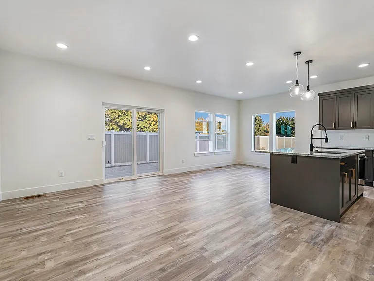 632 Cheri Ct — Photo 6