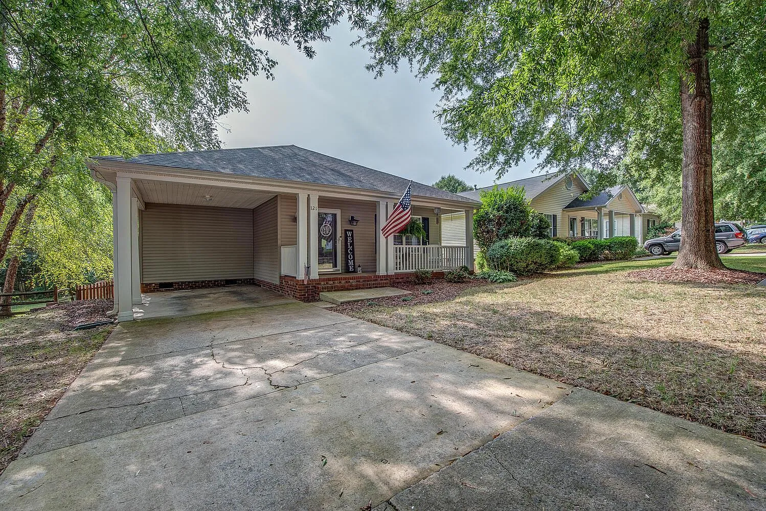 3 bed, 1307 sqft, $2,100 — Photo 3