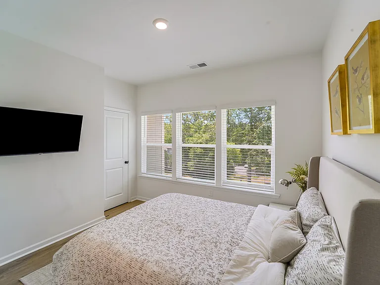 1205 Lomax Ave — Photo 24