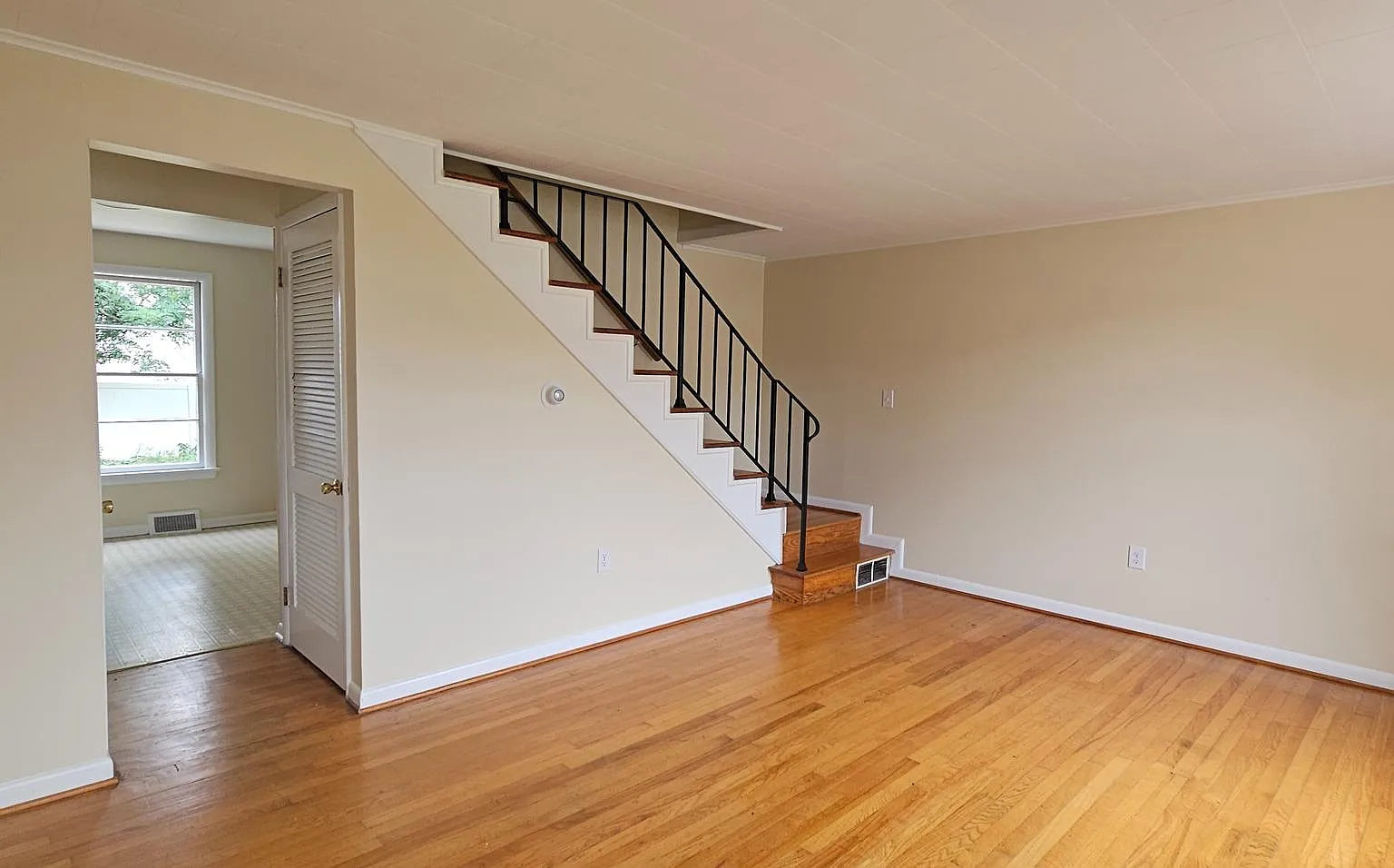 3 bed, 1.0 bath, 900 sqft, $1,450 — Photo 4