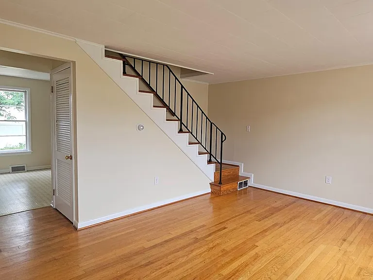 222 E Whitlock Ave — Photo 4