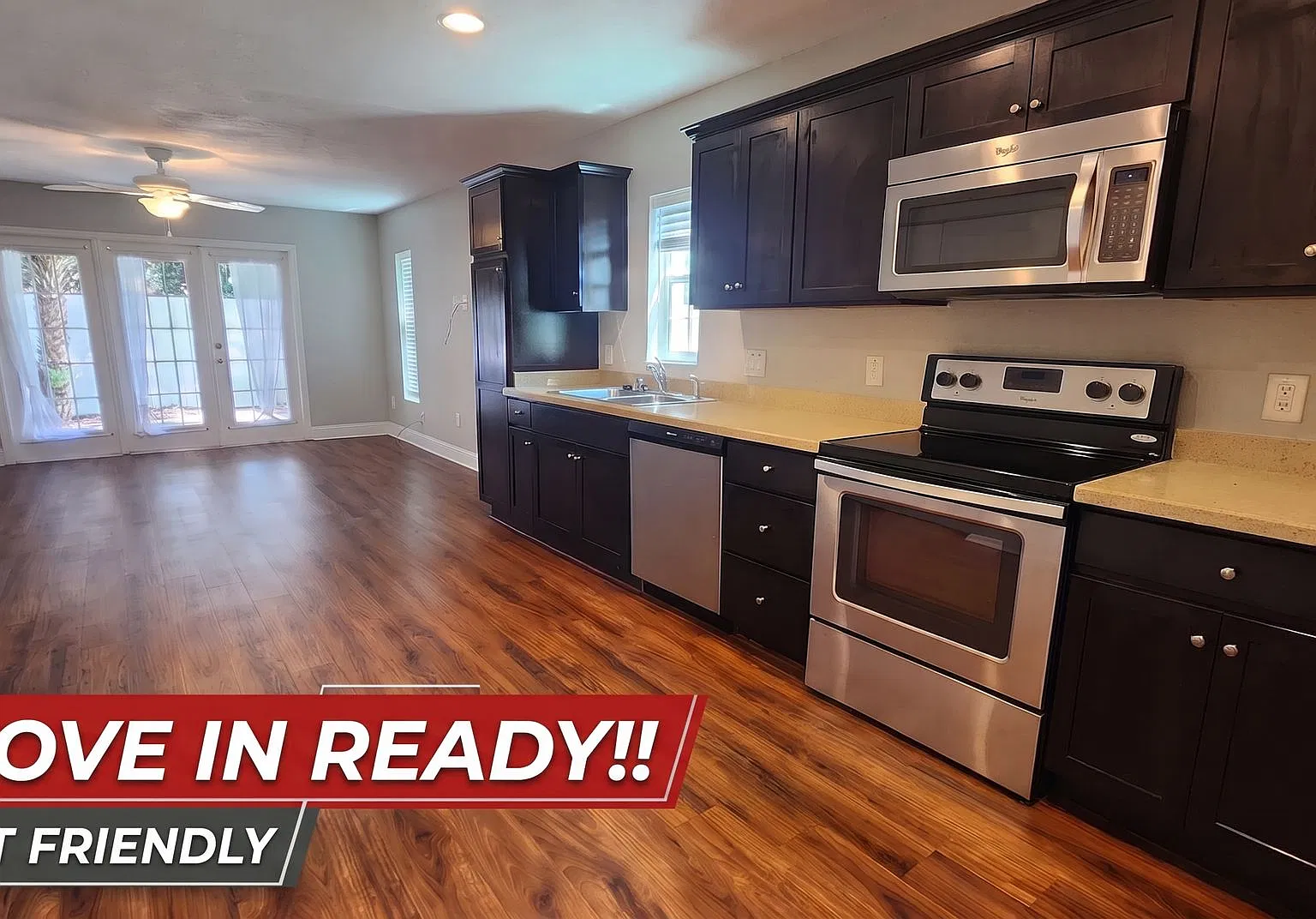 Spacious 2 Bed / 2.5 Bath Townhome! Move In Ready!! — Photo 2