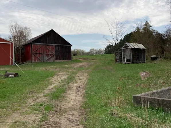 6853 N 7th Rd, Mesick, MI 49668