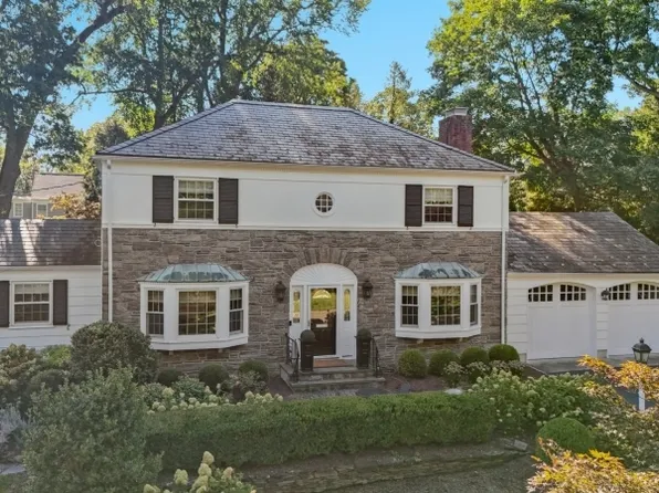 7 Dogwood Dr, Madison Boro, NJ 07940