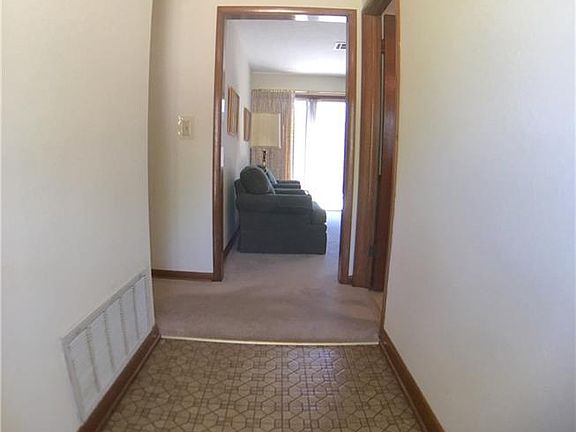 3rd image of 200 Mimosa Dr