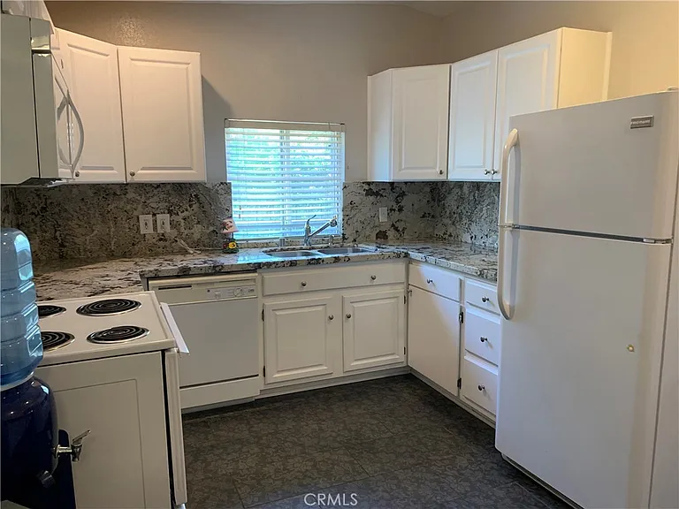 507 W State St — Photo 37