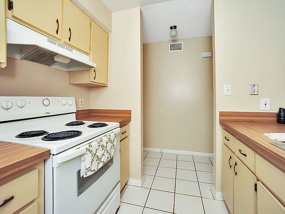 5th image of 2408 Fox Hollow Dr #2408