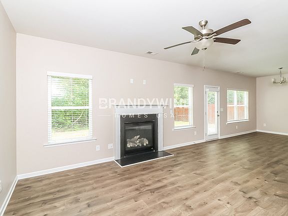 5th image of 1011 Shadow Glen Dr