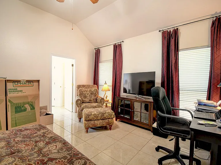 719 Oak Hollow Dr — Photo 25