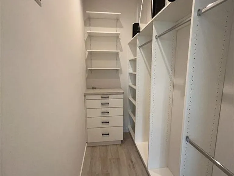 1423 Holly St — Photo 8
