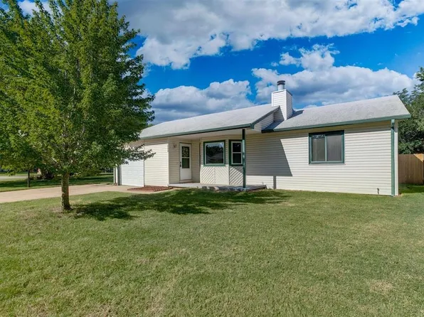 1043 N Curtis St, Wichita, KS 67212