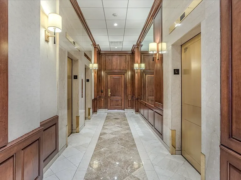 9 Hawthorne Pl #7J — Photo 2