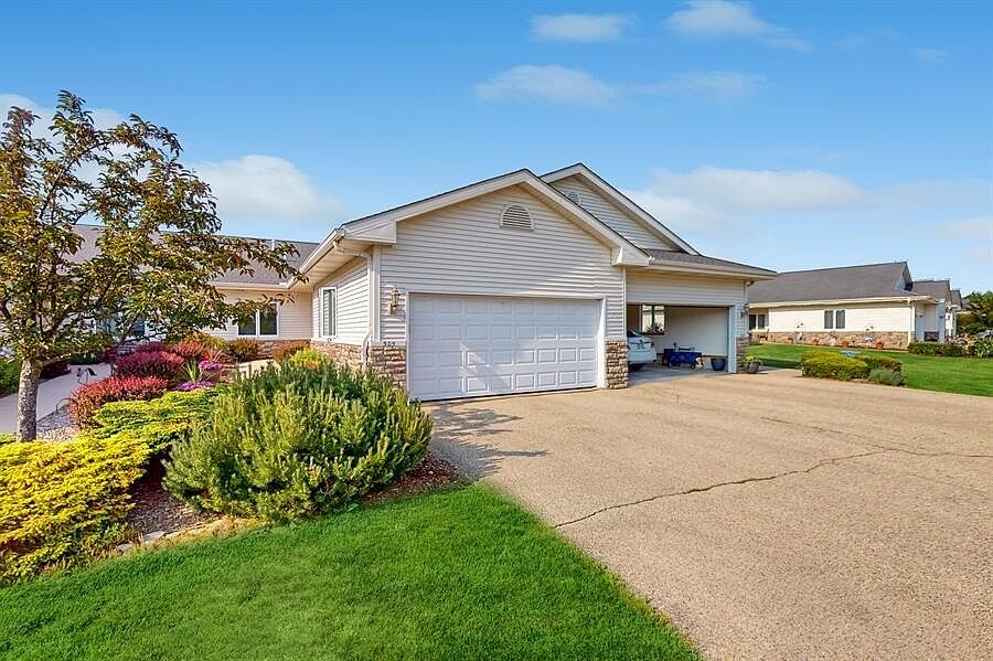 305 Creekside PLACE, Delavan, WI 53115 MLS 1839246 Zillow