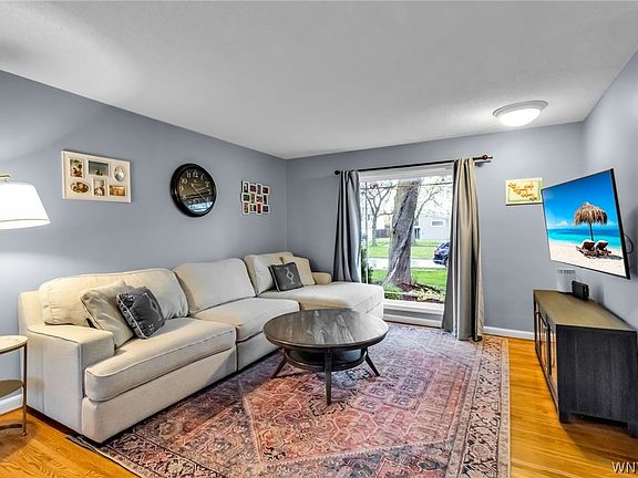 5th image of 386 Roycroft Blvd