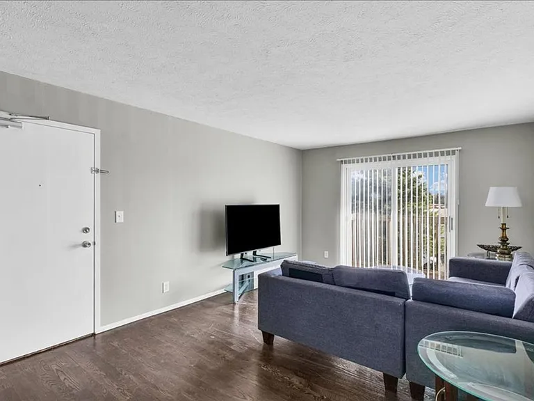 8 Ross — Photo 33
