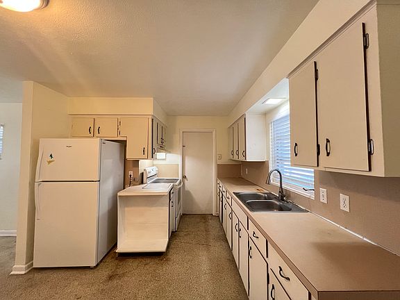 4th image of 485 West Rd APT 1