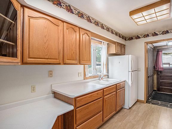 3rd image of 3764 Michigan Ave W