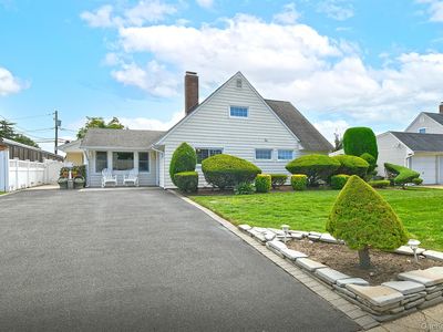 6 Serpentine Lane, Levittown, NY, 11756