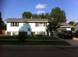 1004 Elbowoods Dr, Hazen, ND 58545