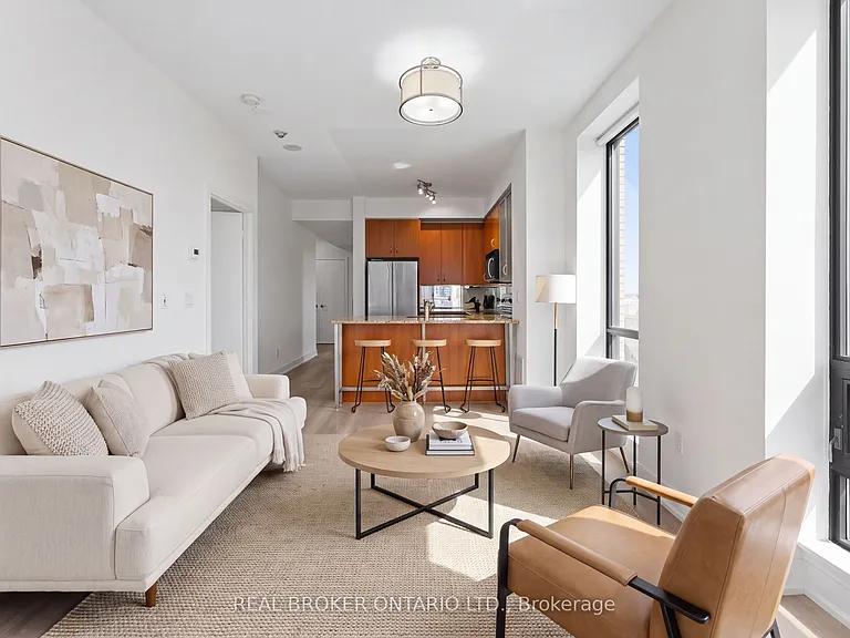 438 King St W #1404 — Photo 2