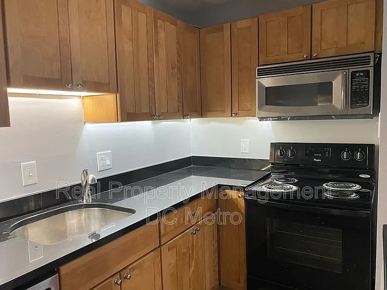 1931 17th St NW #305 — Photo 4