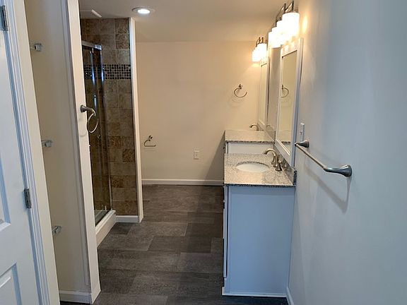 Owner's suite bathroom