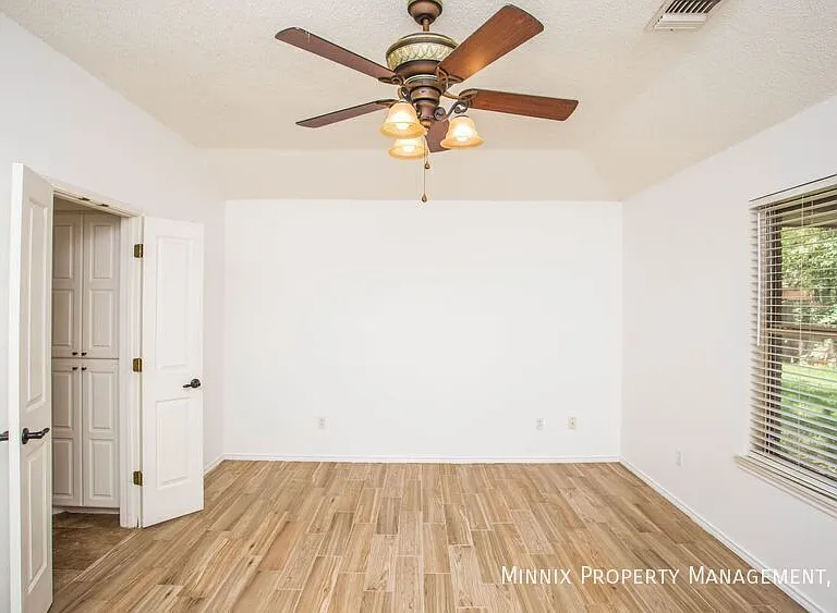 3305 103rd St — Photo 34