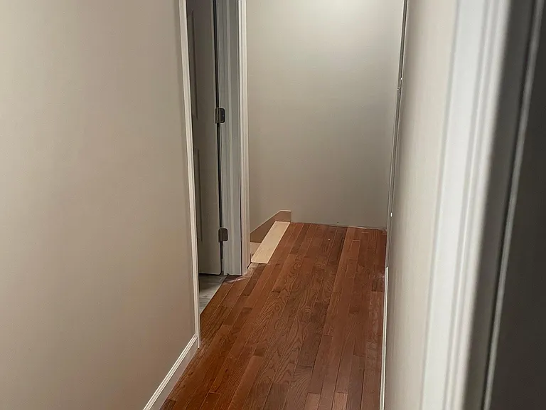 919 Railroad St — Photo 5