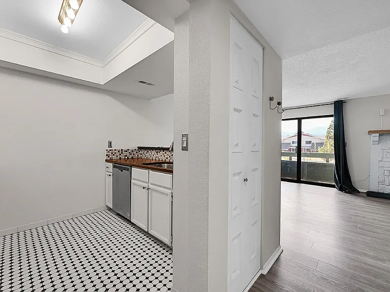 148 W Rockrimmon Blvd #201 — Photo 3
