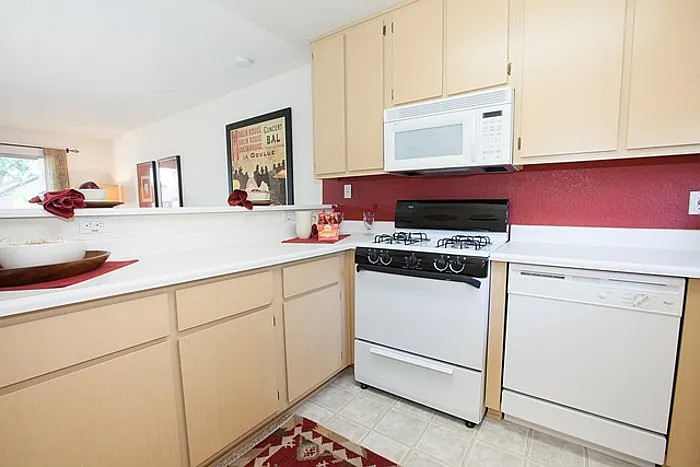 4875 Mowry Ave — Photo 9