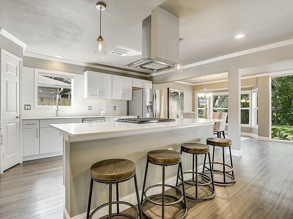 4th image of 2210 Falcon Hill Dr
