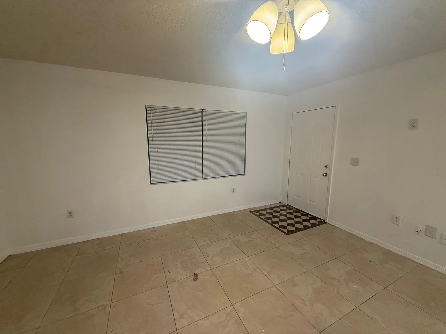 2 bed, 920 sqft, $1,375 — Photo 3