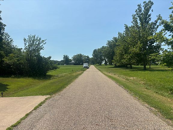 4th image of 801 Brookside Dr