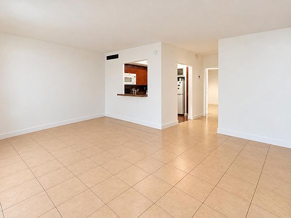 5th image of 11 SW 52nd Ave APT 7B