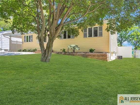 2nd image of 32 Bucknell Rd