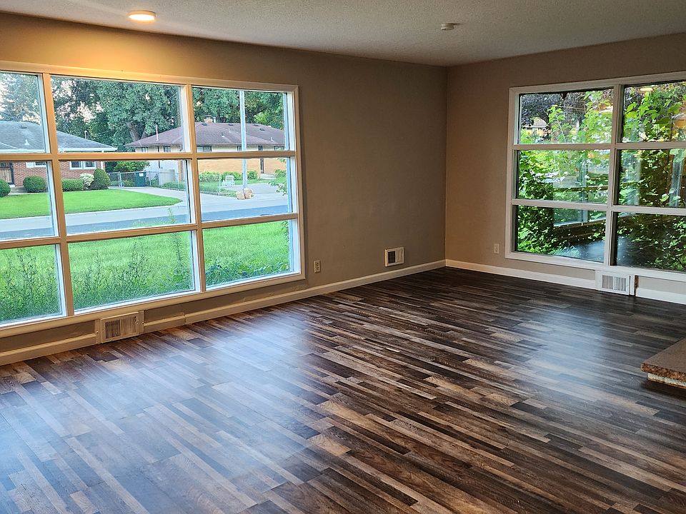 Living Room facing street