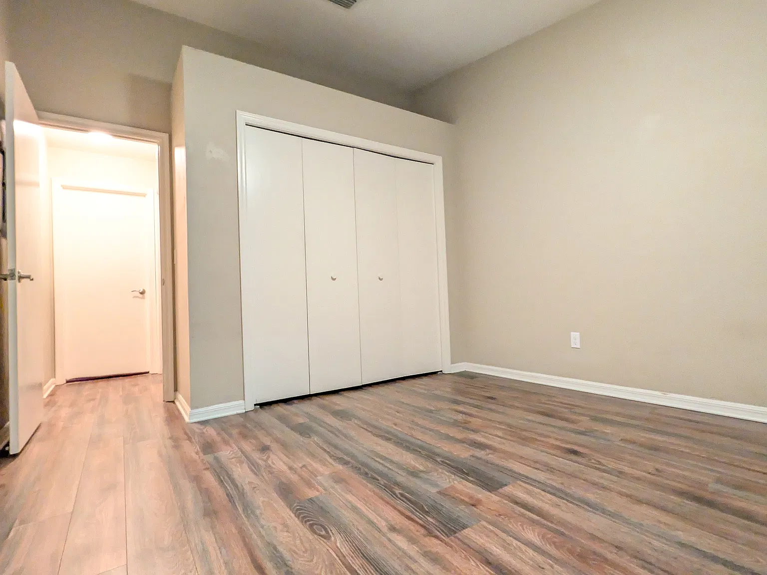 3 bed, $700 — Photo 1