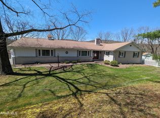 586 Pioneer Dr, Duncansville, PA 16635