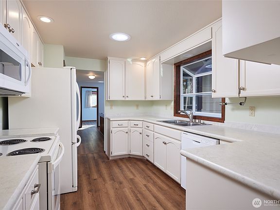 4th image of 863 Dow Drive
