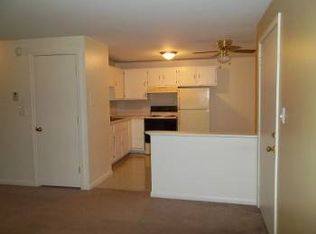 6 Laraway Ct APT 1D, Derry, NH 03038