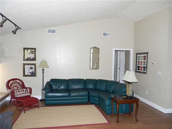 3rd image of 44 Crane Dr