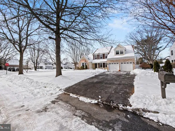 2 Burke Dr, Medford, NJ 08055