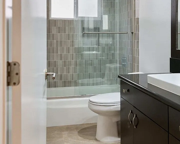 324 N Oakhurst Dr — Photo 8